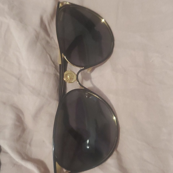 VERSACEMedusa Greca Cat-Eye polarized Sunglasses - Picture 3 of 8